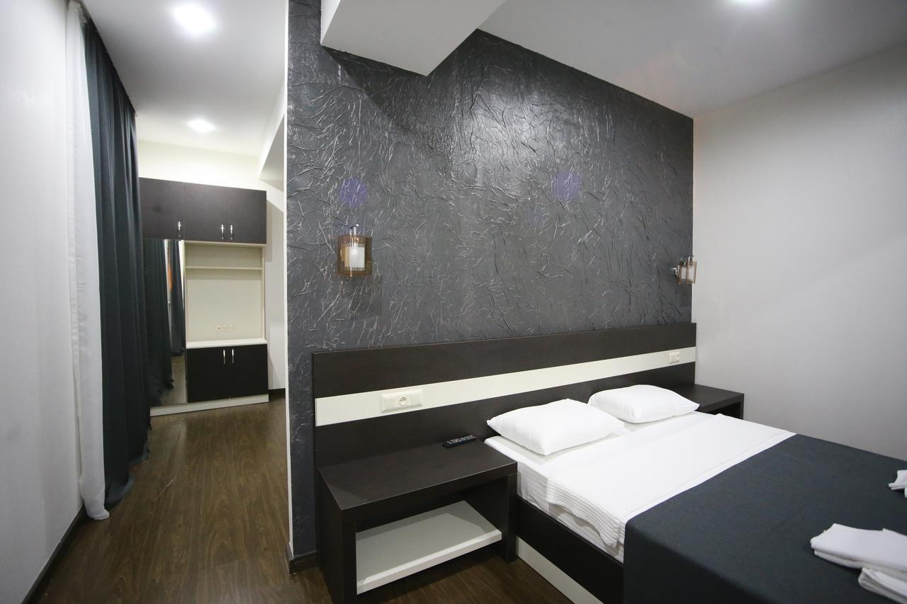 West Tower Hotel Koetaisi Buitenkant foto