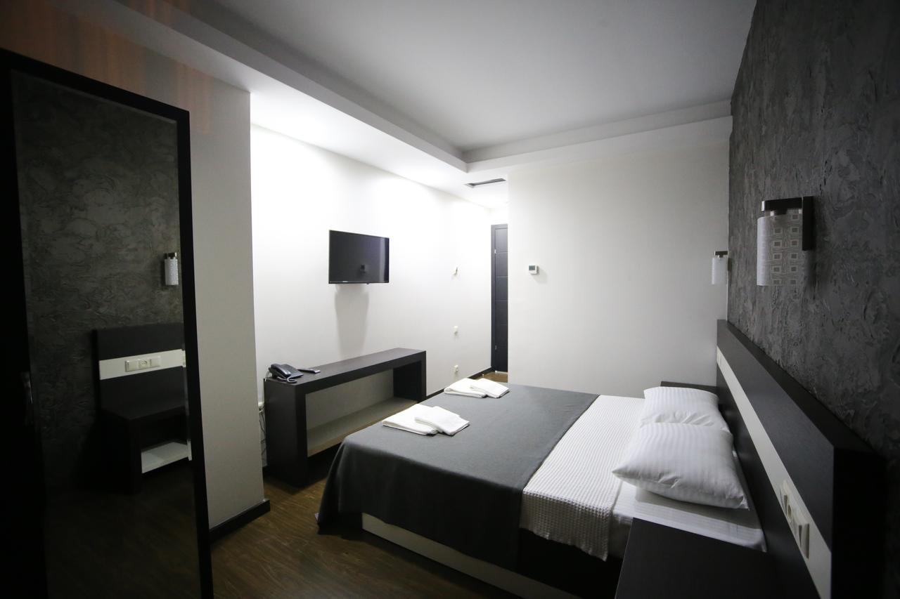 West Tower Hotel Koetaisi Buitenkant foto