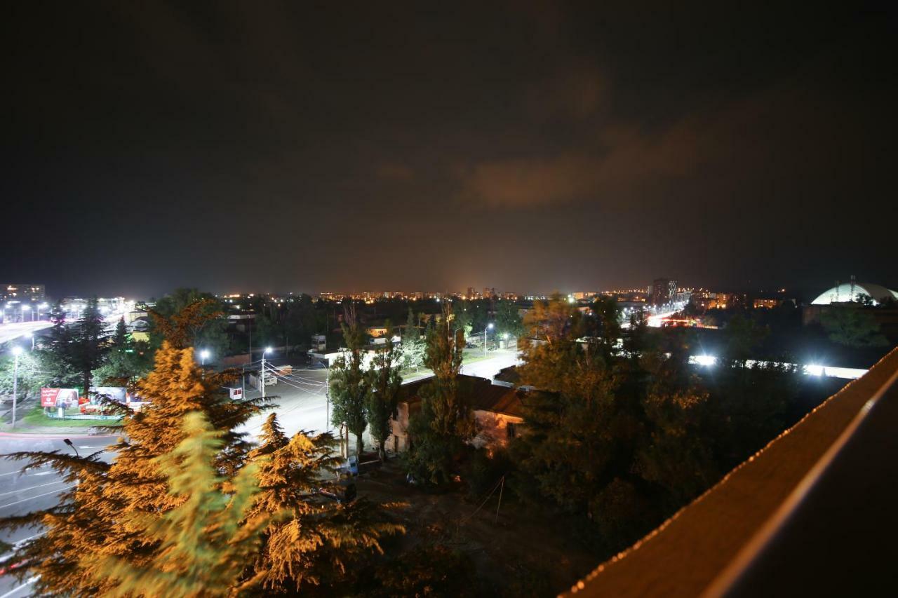 West Tower Hotel Koetaisi Buitenkant foto