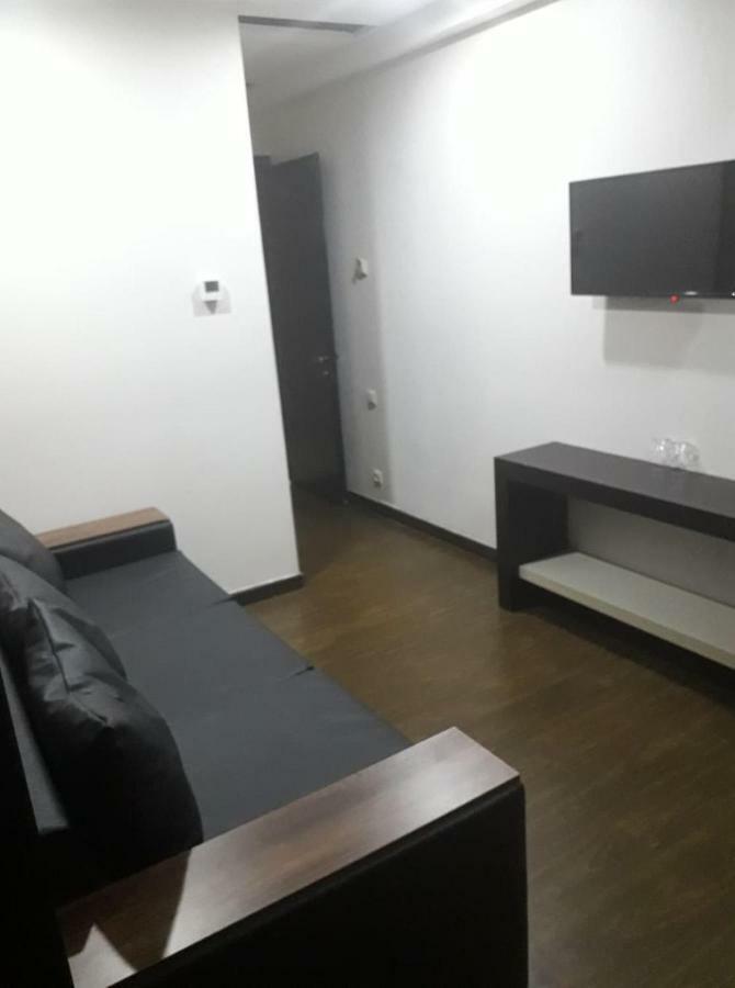 West Tower Hotel Koetaisi Buitenkant foto